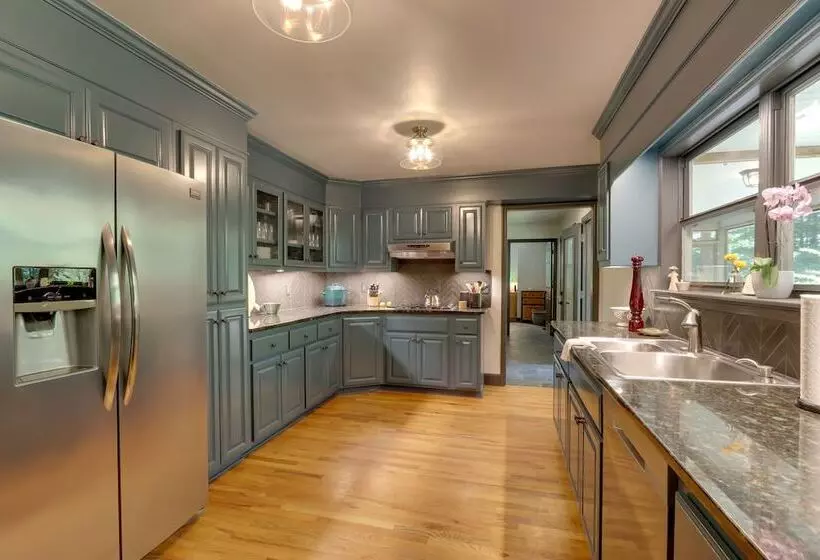 Hayesville River Run Home On Hiwassee River!