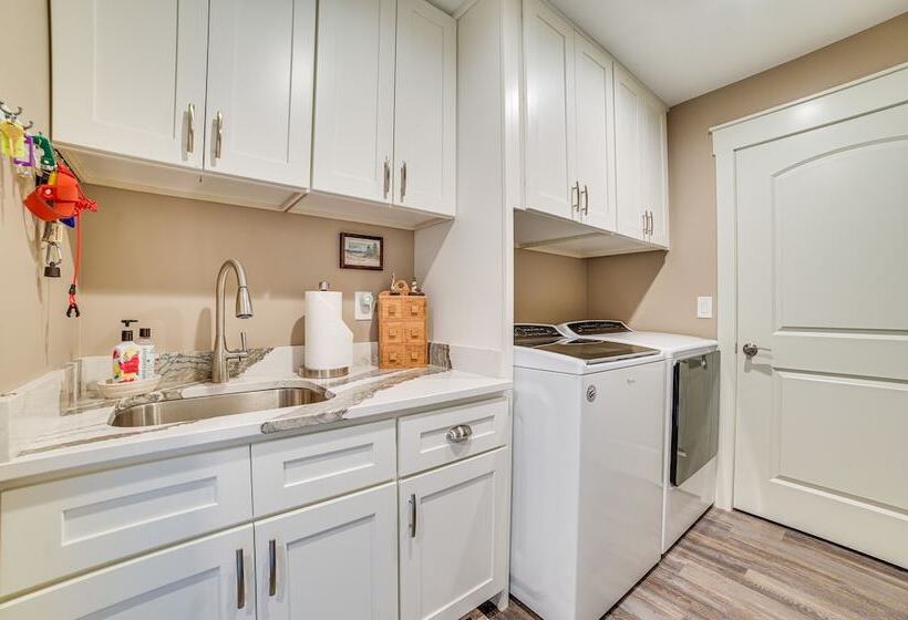 Houghton Lake Home W/ Private Dock + Kayaks!