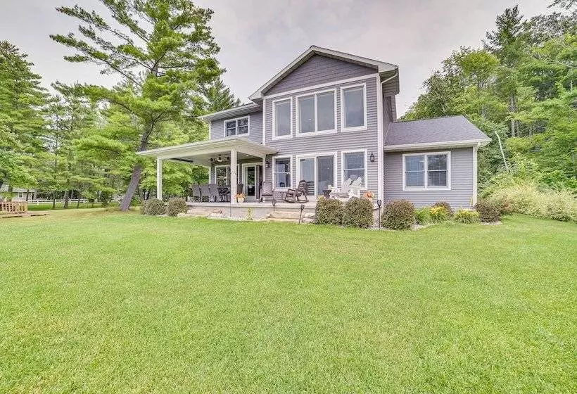 Houghton Lake Home W/ Private Dock + Kayaks!