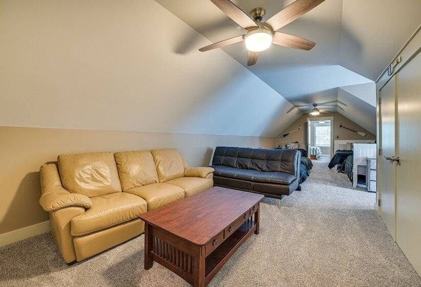 Houghton Lake Home W/ Private Dock + Kayaks!