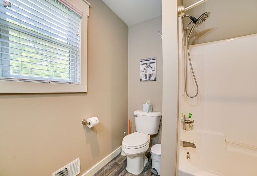 Houghton Lake Home W/ Private Dock + Kayaks!