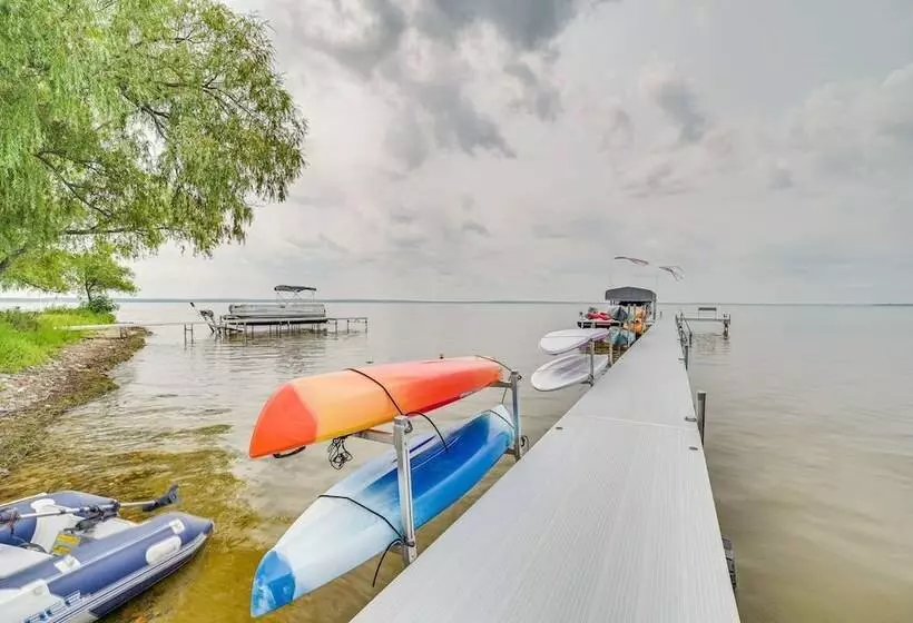 Houghton Lake Home W/ Private Dock + Kayaks!