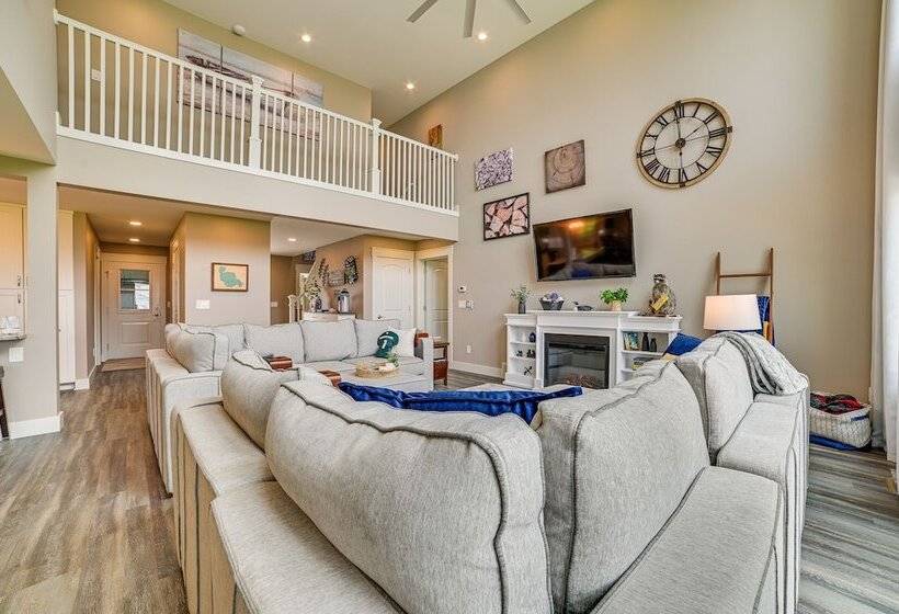 Houghton Lake Home W/ Private Dock + Kayaks!