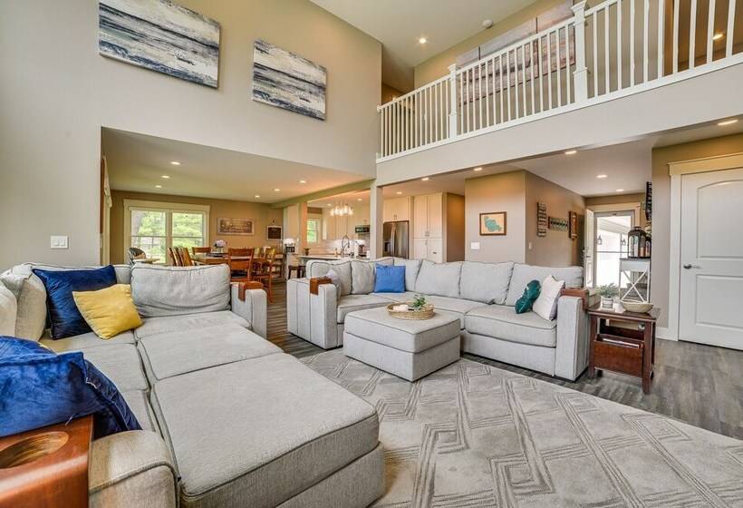 Houghton Lake Home W/ Private Dock + Kayaks!