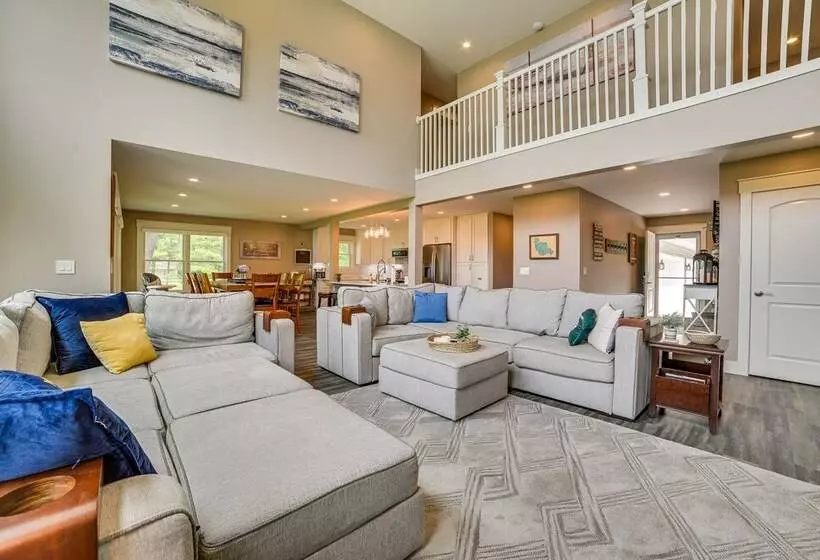 Houghton Lake Home W/ Private Dock + Kayaks!