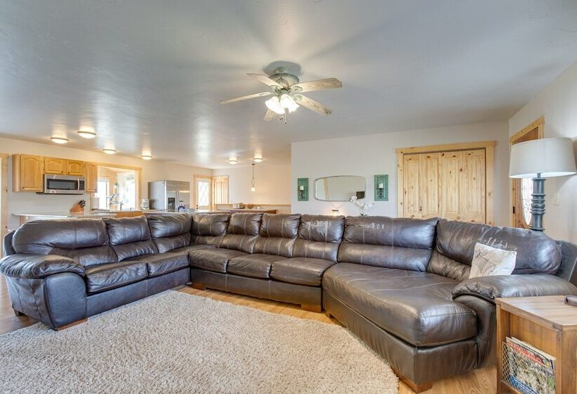 Jefferson Home W/ Mountain Views: Near Ski Slopes!