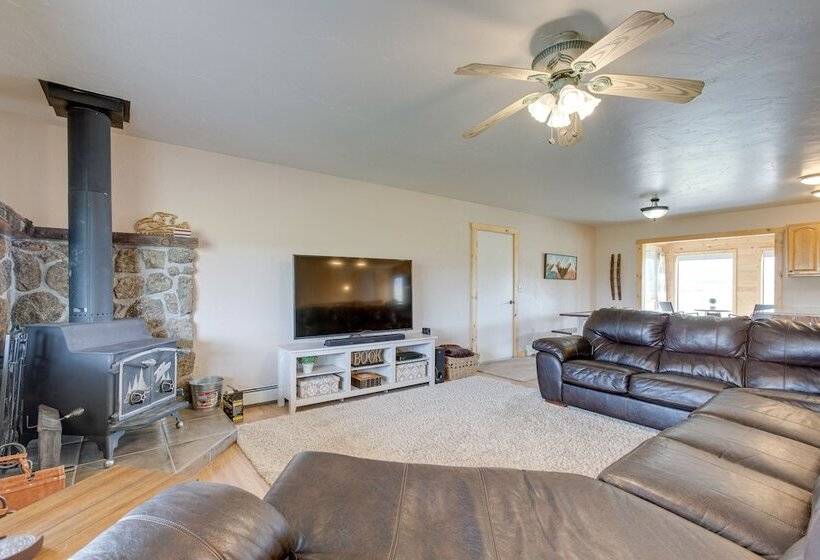 Jefferson Home W/ Mountain Views: Near Ski Slopes!