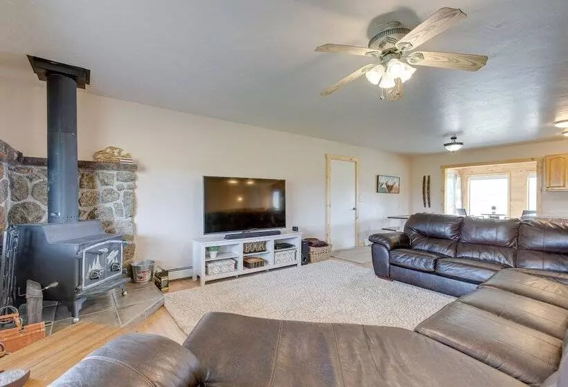 Jefferson Home W/ Mountain Views: Near Ski Slopes!