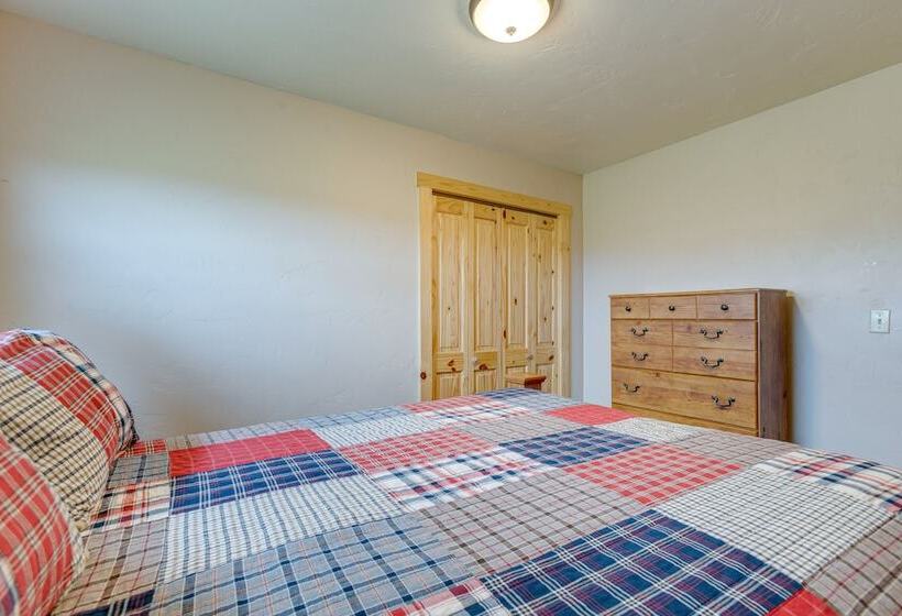 Jefferson Home W/ Mountain Views: Near Ski Slopes!