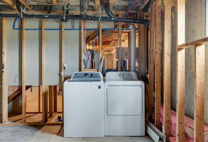 Jefferson Home W/ Mountain Views: Near Ski Slopes!