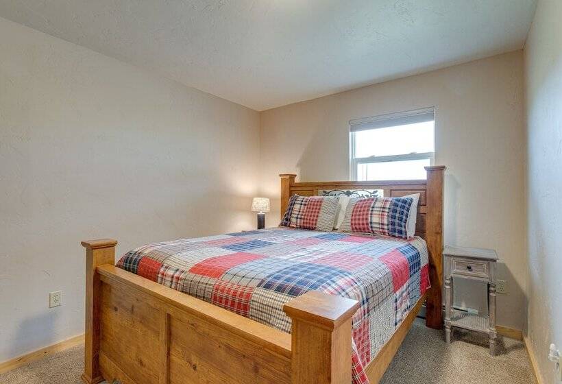 Jefferson Home W/ Mountain Views: Near Ski Slopes!