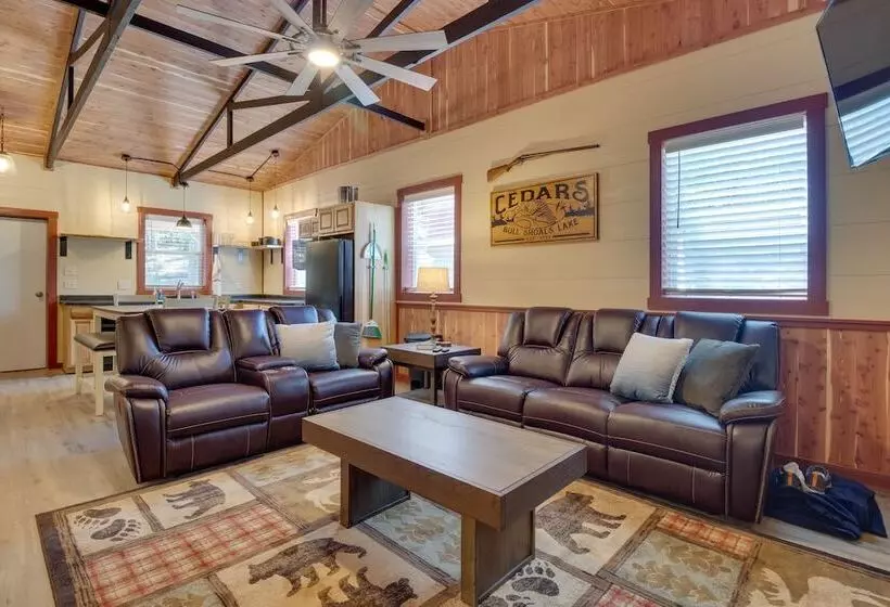 Lakefront Bull Shoals Cabin Rental: Pets Welcome!