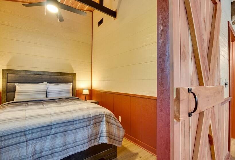 Lakefront Bull Shoals Cabin Rental: Pets Welcome!