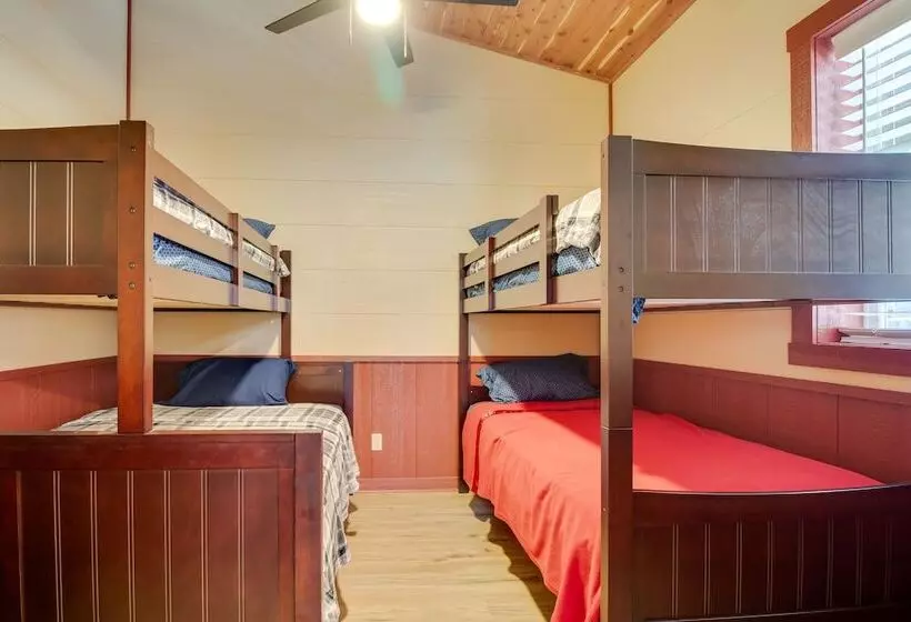 Lakefront Bull Shoals Cabin Rental: Pets Welcome!