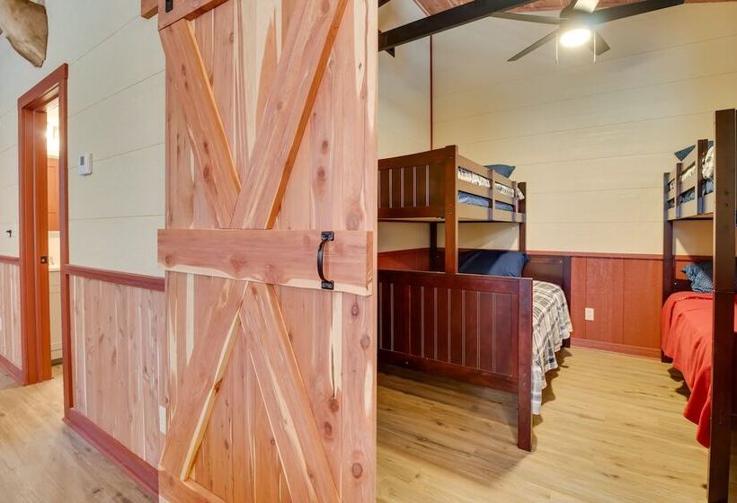 Lakefront Bull Shoals Cabin Rental: Pets Welcome!