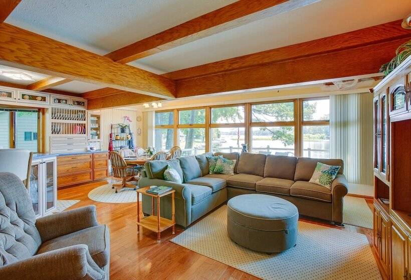 Lakefront Cadillac Retreat W/ Sauna + Boating!