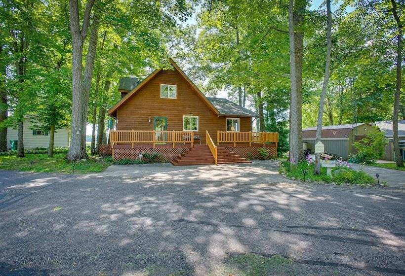 Lakefront Cadillac Retreat W/ Sauna + Boating!