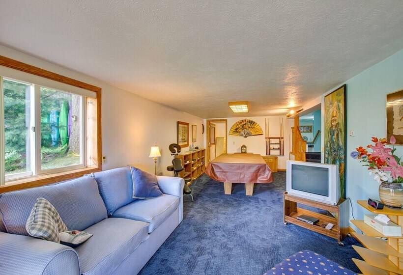 Lakefront Cadillac Retreat W/ Sauna + Boating!