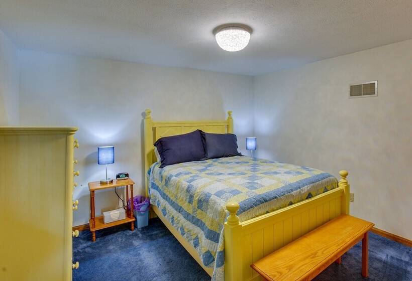 Lakefront Cadillac Retreat W/ Sauna + Boating!