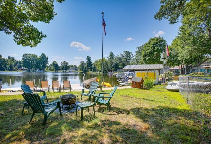 Lakefront Cadillac Retreat W/ Sauna + Boating!
