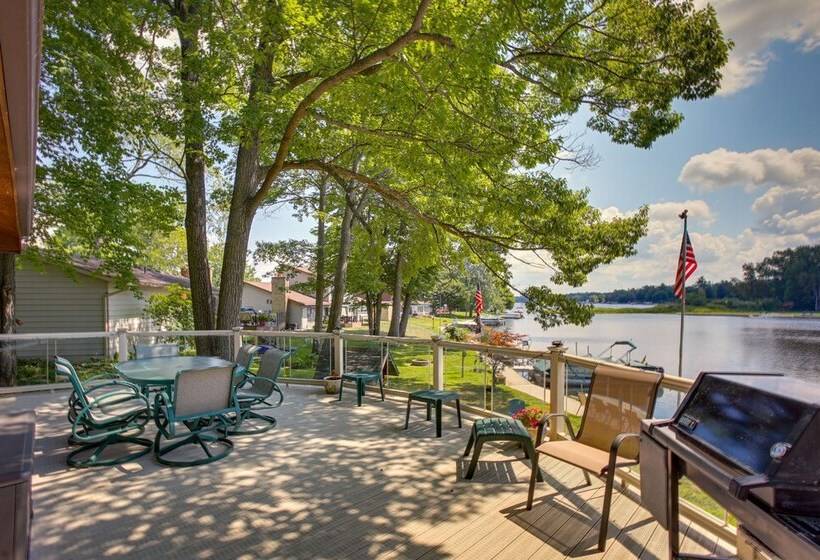 Lakefront Cadillac Retreat W/ Sauna + Boating!