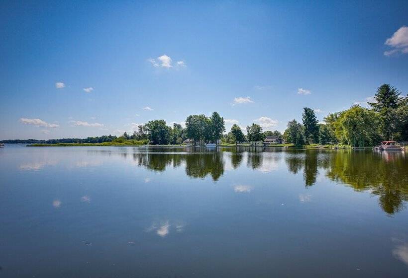 Lakefront Cadillac Retreat W/ Sauna + Boating!