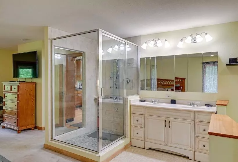 Marble Mountainside Escape W/ Wraparound Deck