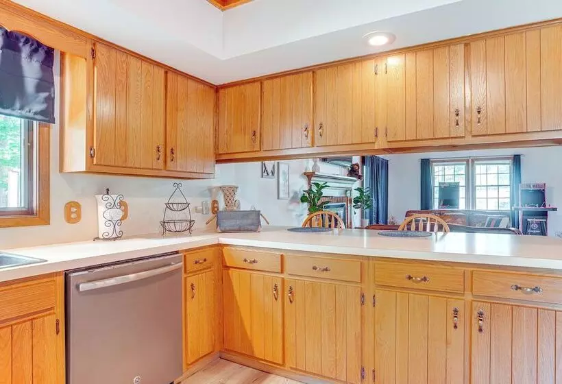 Mcgaheysville Home W/ Screened Porch & Gas Grill!