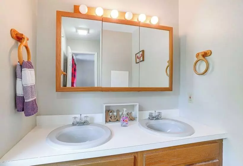 Mcgaheysville Home W/ Screened Porch & Gas Grill!