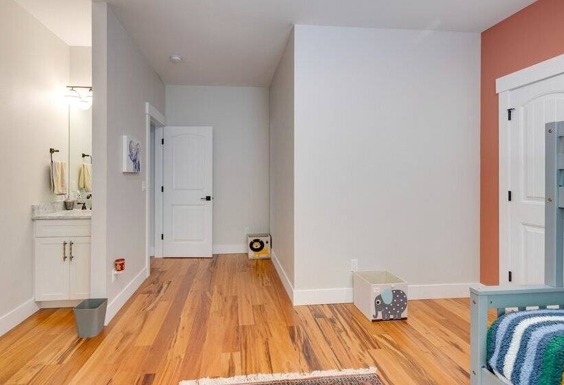 Modern Arch Cape Home: Ocean View, Steps To Beach!