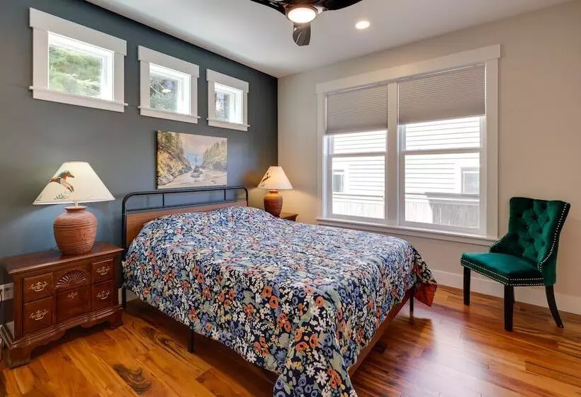 Modern Arch Cape Home: Ocean View, Steps To Beach!