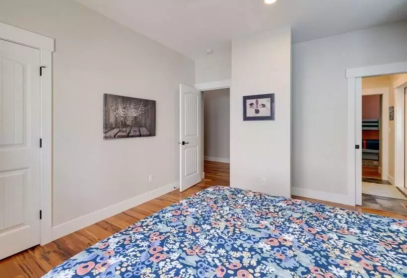 Modern Arch Cape Home: Ocean View, Steps To Beach!