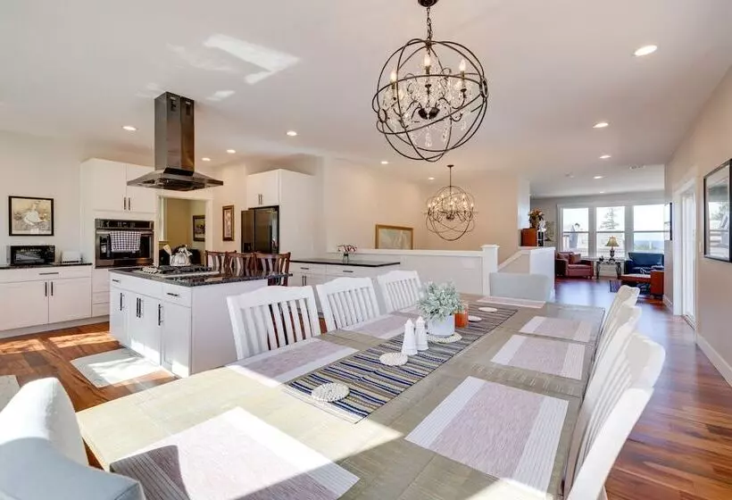 Modern Arch Cape Home: Ocean View, Steps To Beach!