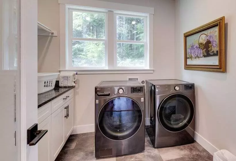 Modern Arch Cape Home: Ocean View, Steps To Beach!