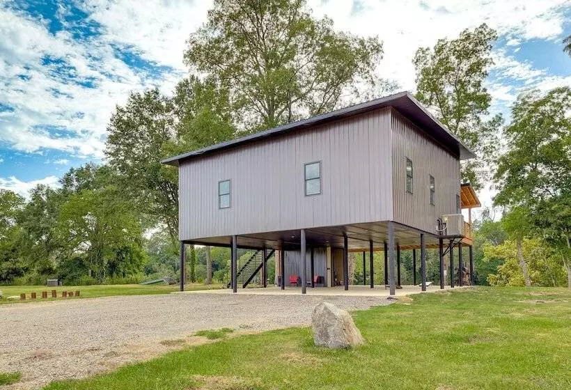 Modern, Riverfront Family House W/ Balcony & Grill