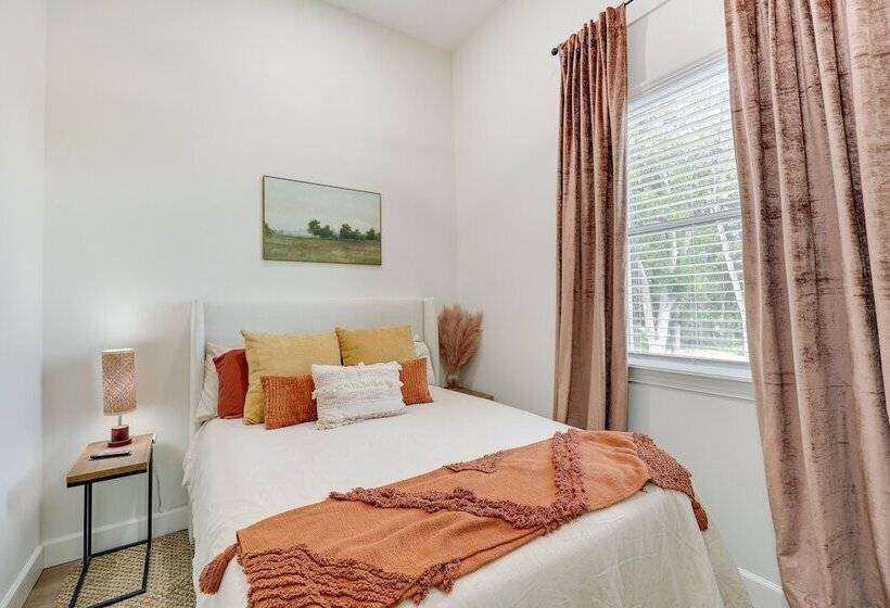 Modern, Riverfront Family House W/ Balcony & Grill