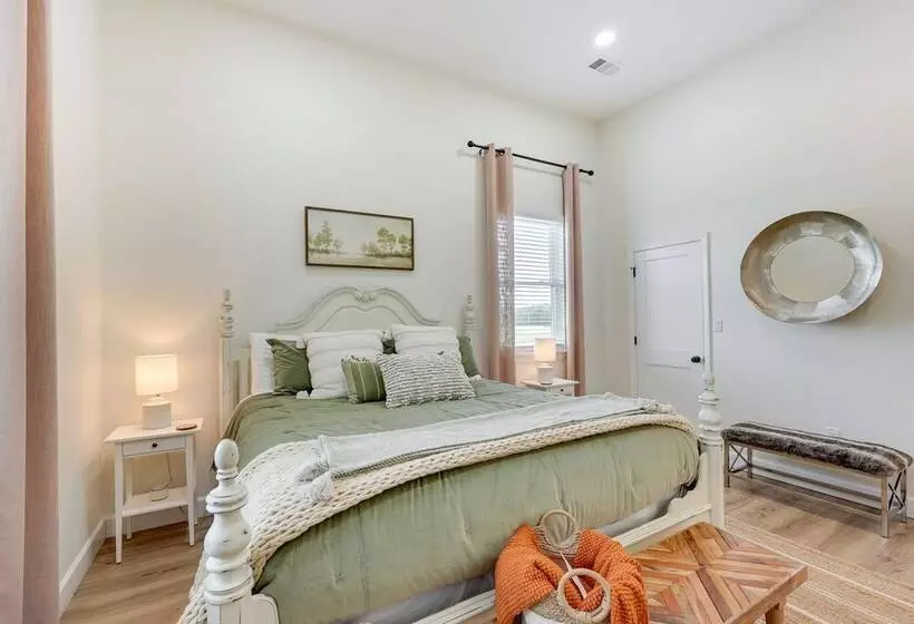 Modern, Riverfront Family House W/ Balcony & Grill