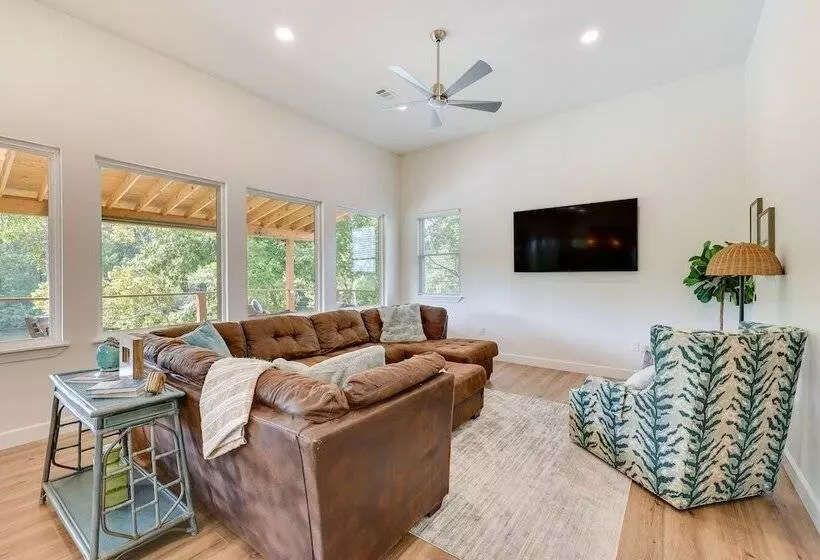 Modern, Riverfront Family House W/ Balcony & Grill