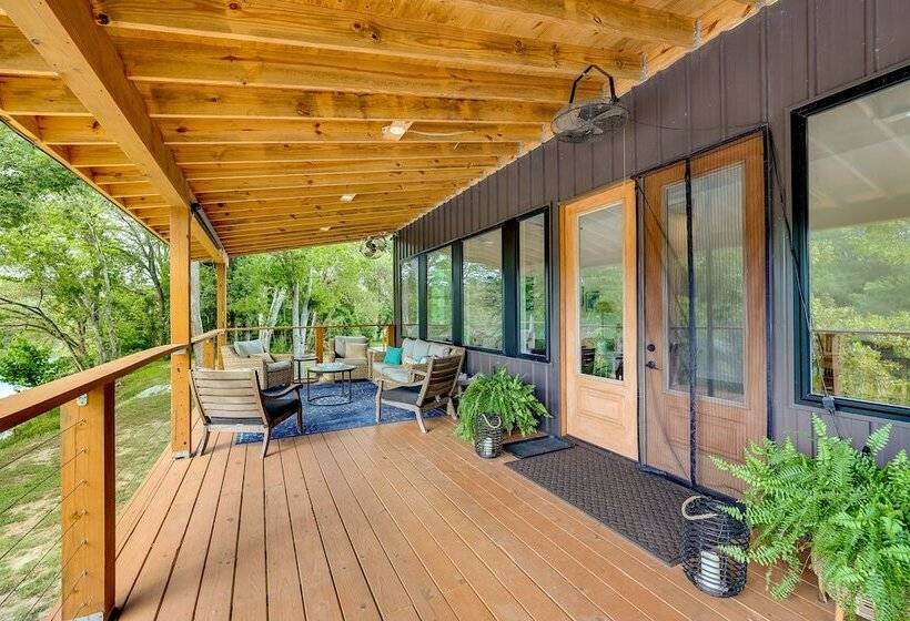 Modern, Riverfront Family House W/ Balcony & Grill