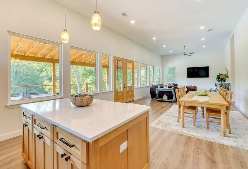 Modern, Riverfront Family House W/ Balcony & Grill