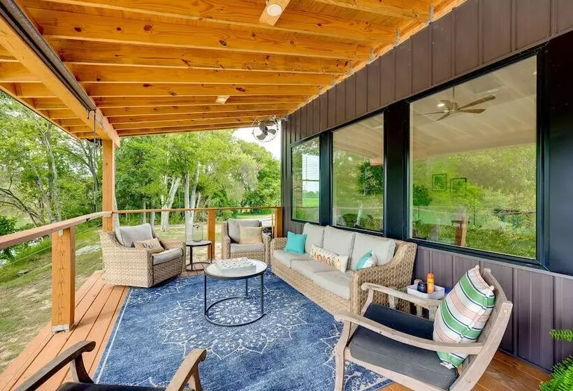 Modern, Riverfront Family House W/ Balcony & Grill