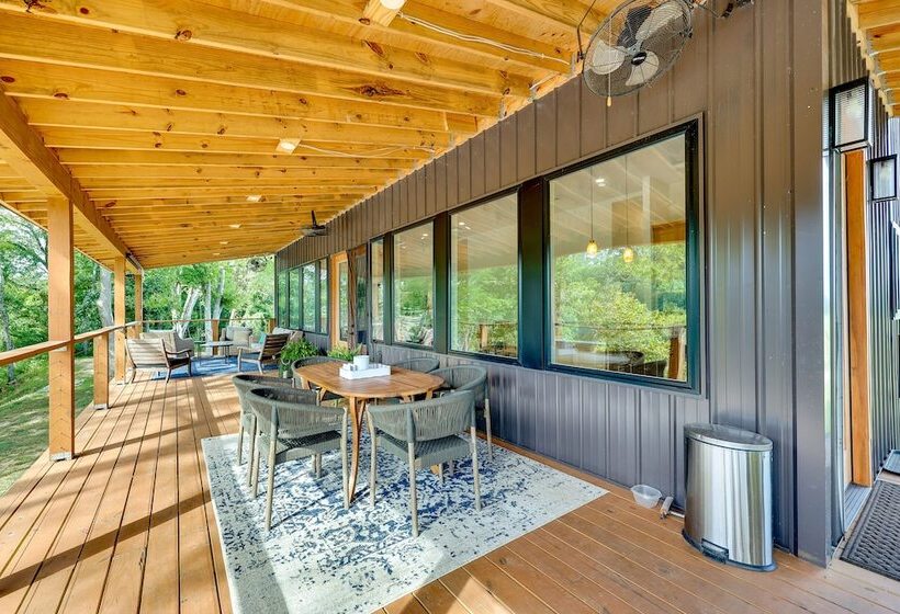 Modern, Riverfront Family House W/ Balcony & Grill