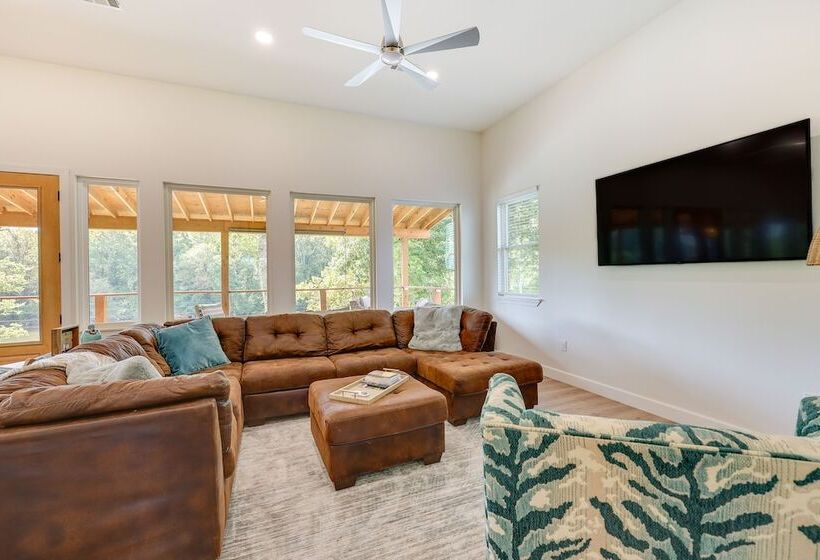 Modern, Riverfront Family House W/ Balcony & Grill