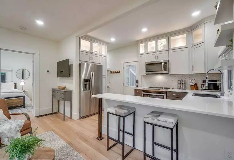 Old Town Carriage House W/ Private Patio
