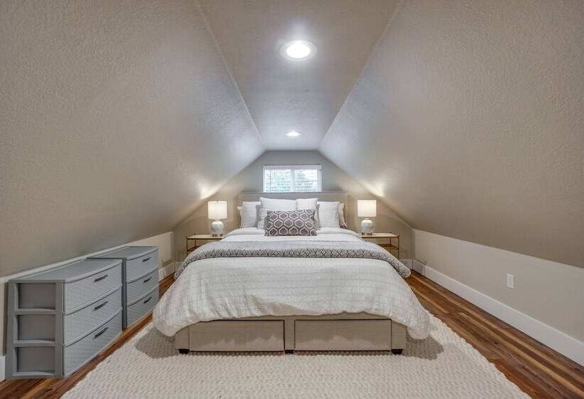 Old Town Carriage House W/ Private Patio