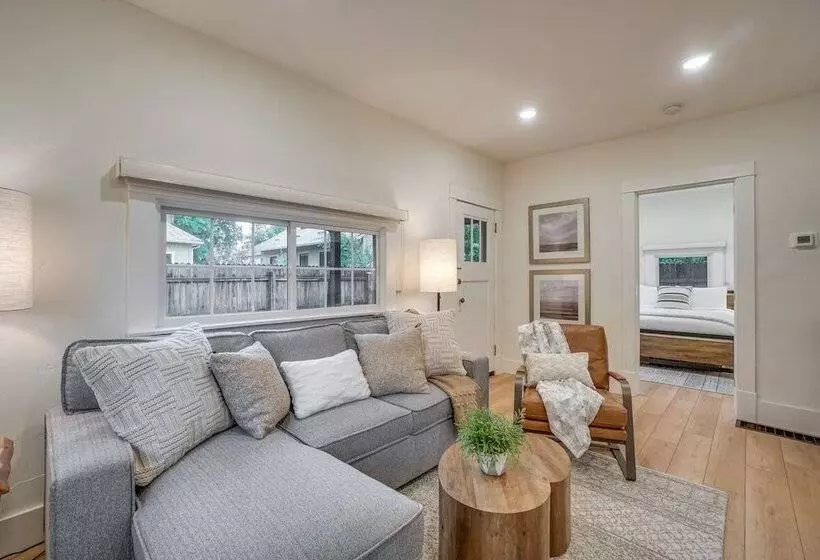 Old Town Carriage House W/ Private Patio