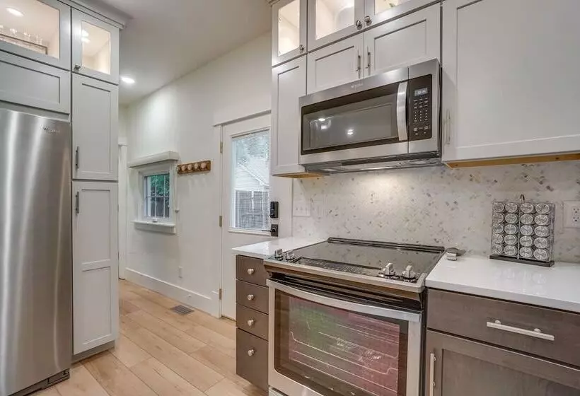 Old Town Carriage House W/ Private Patio