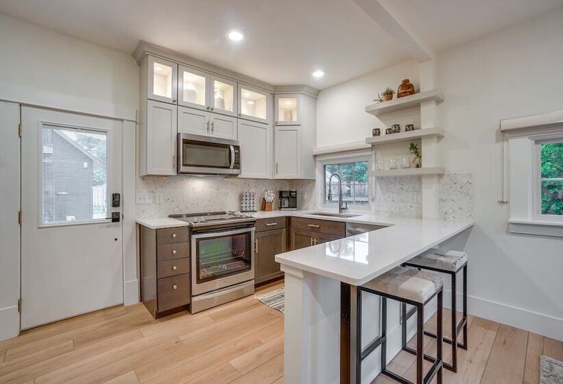 Old Town Carriage House W/ Private Patio