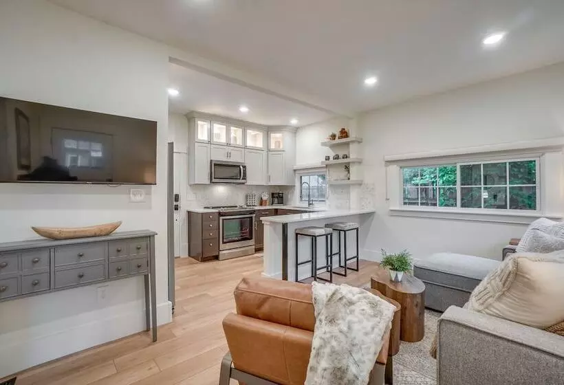 Old Town Carriage House W/ Private Patio