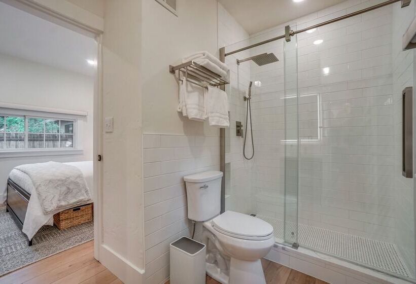 Old Town Carriage House W/ Private Patio